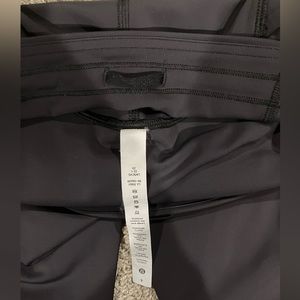 Lululemon Athletica Size 4 Inseam 25 Drawstring Leggings Black Pocketed